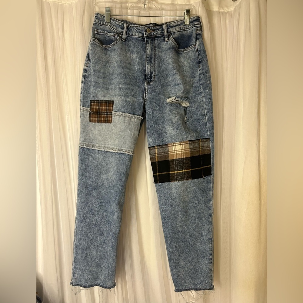 Hollister Ultra High-Rise Mom Jeans with Fall Patchwork Detail